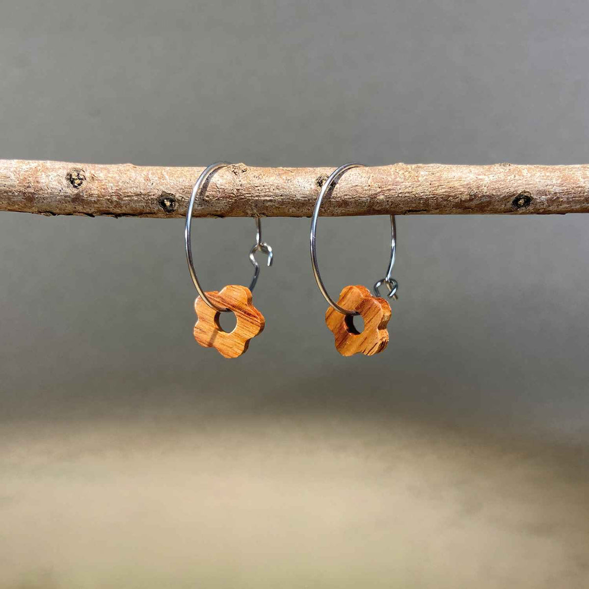 Daisy hoop earrings