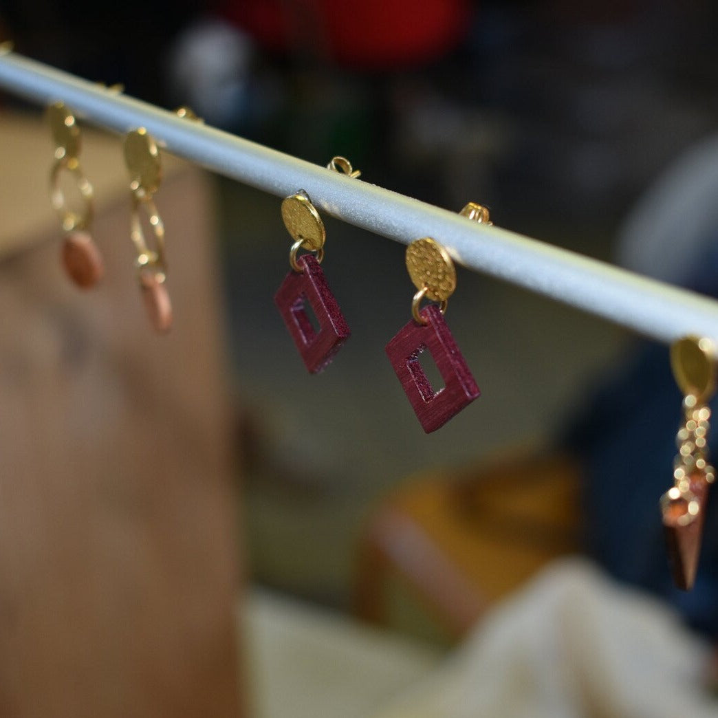 Clavos cuadrados de madera - Dorados
