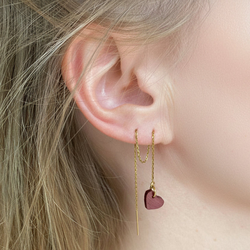 Boucles d'oreilles chaînettes coeur femme dorées longues et réglables en bois précieux et acier inoxydable. Fabrication artisanale en France par une ébéniste