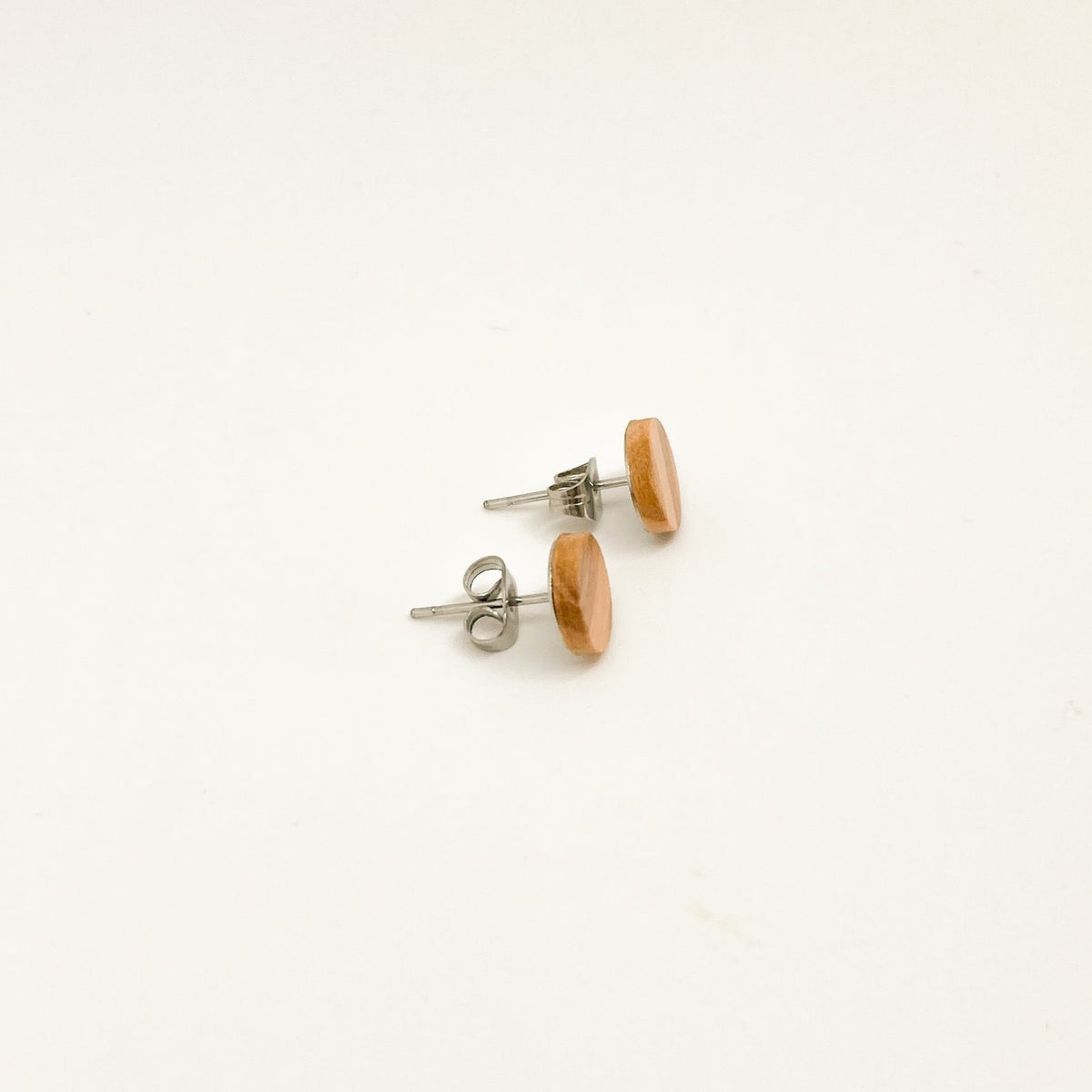 Round ear studs