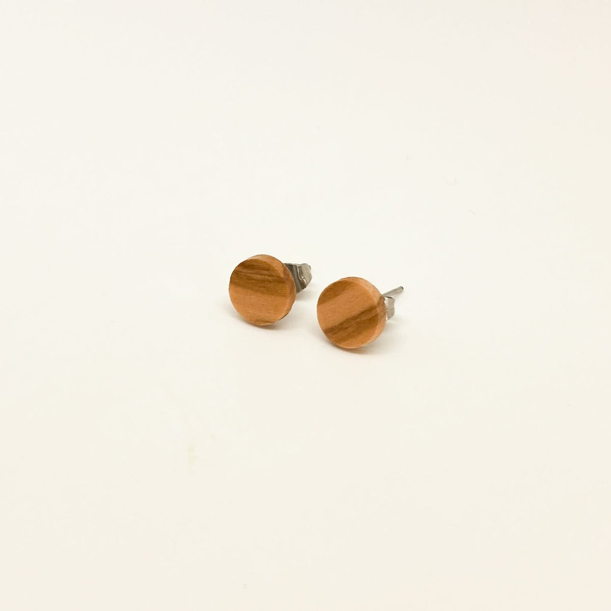 Round ear studs
