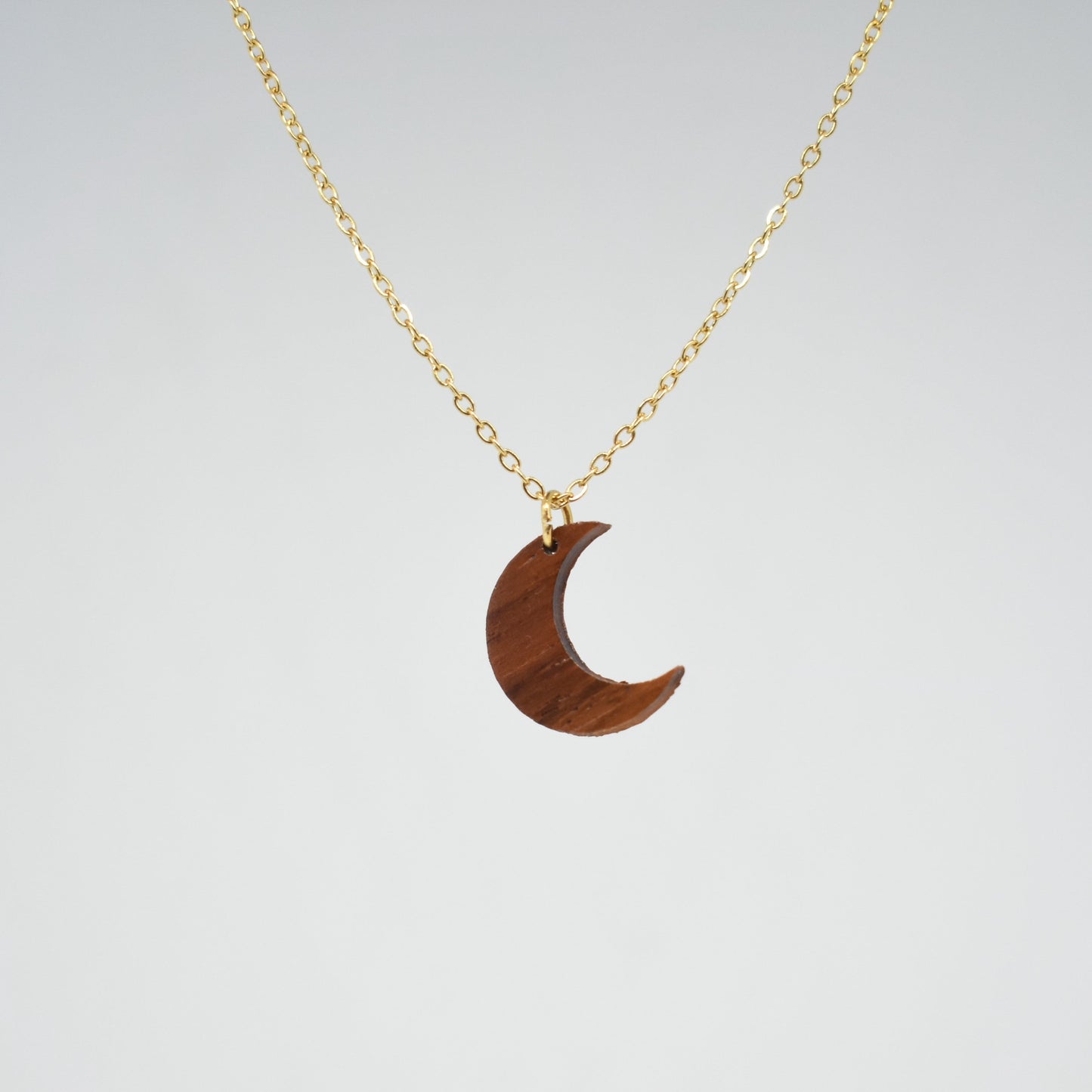 Half-moon wooden necklace - Gold
