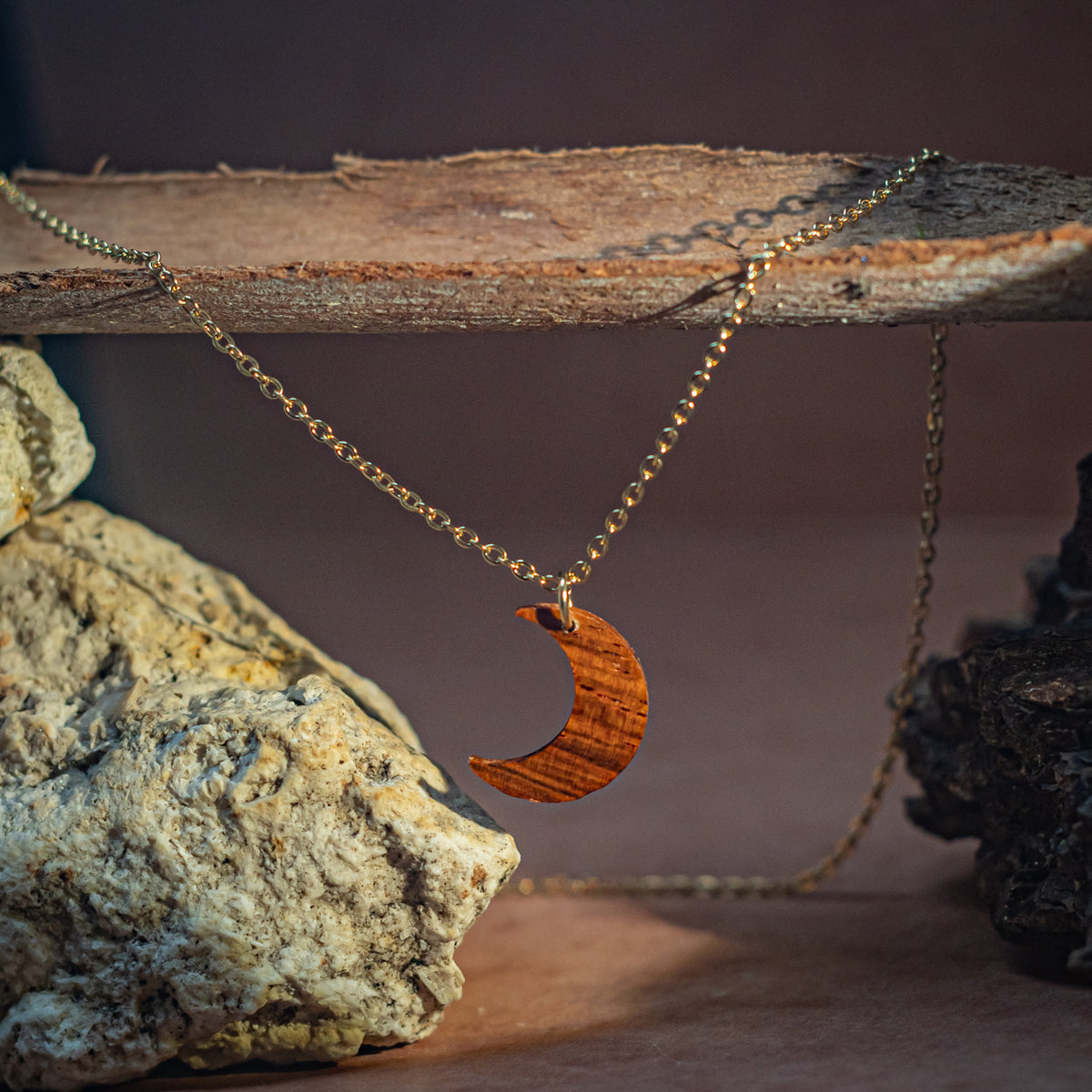 Half-moon wooden necklace - Gold