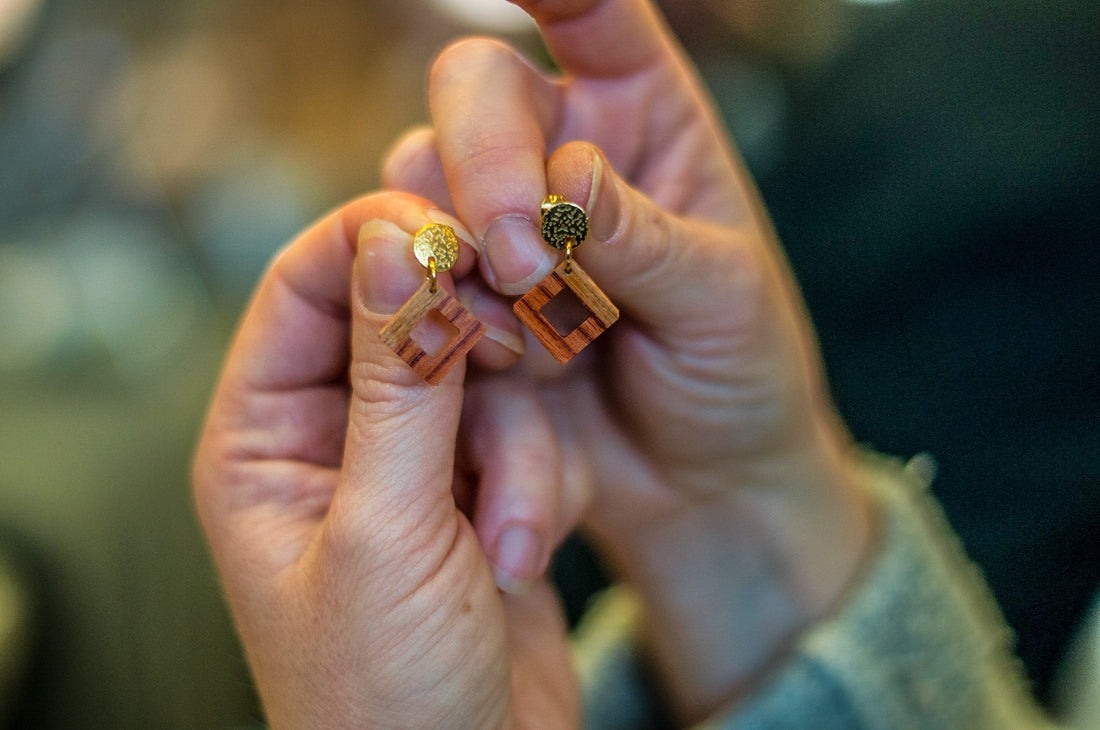 Comment entretenir ses bijoux en bois ?