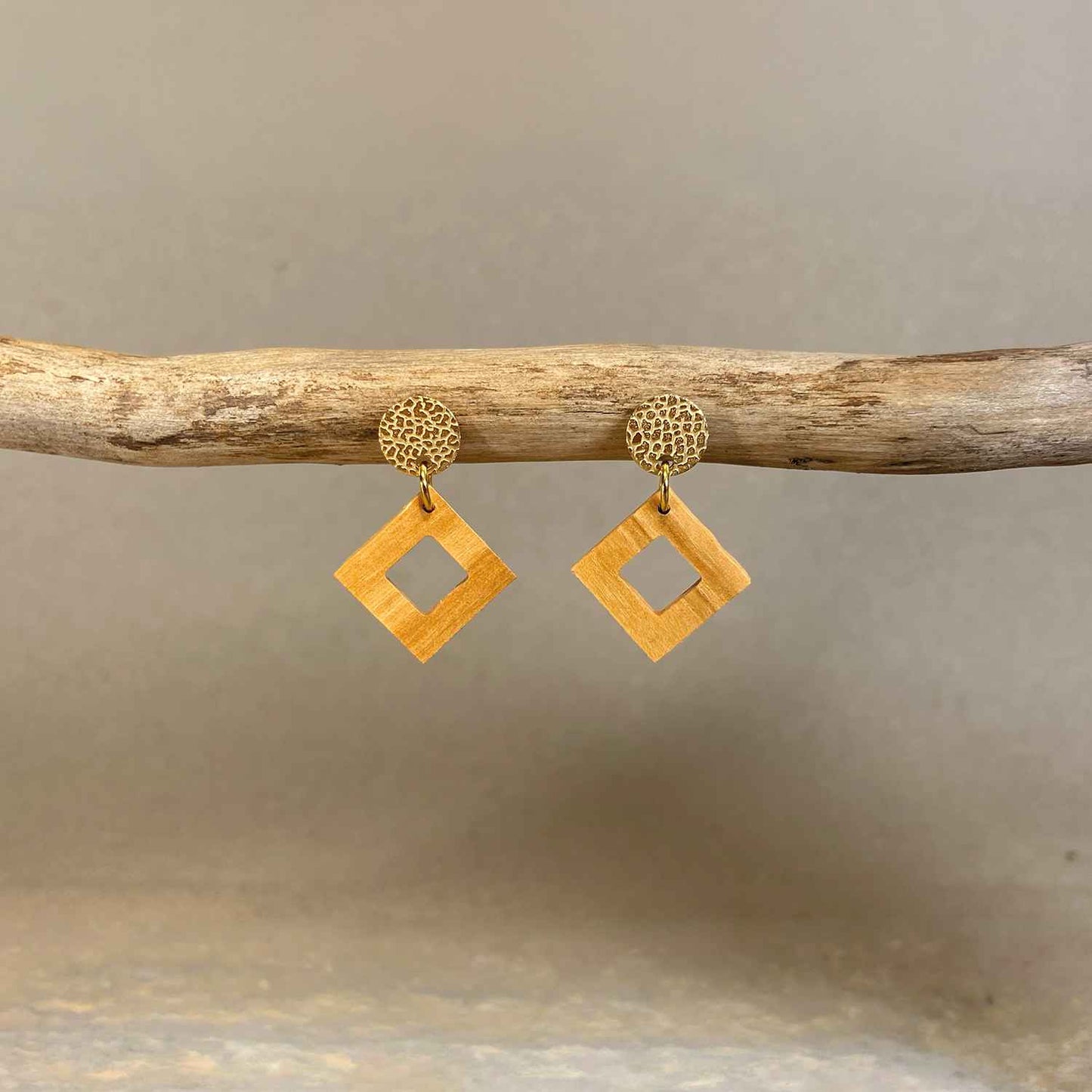Clous carrés en bois - Dorés