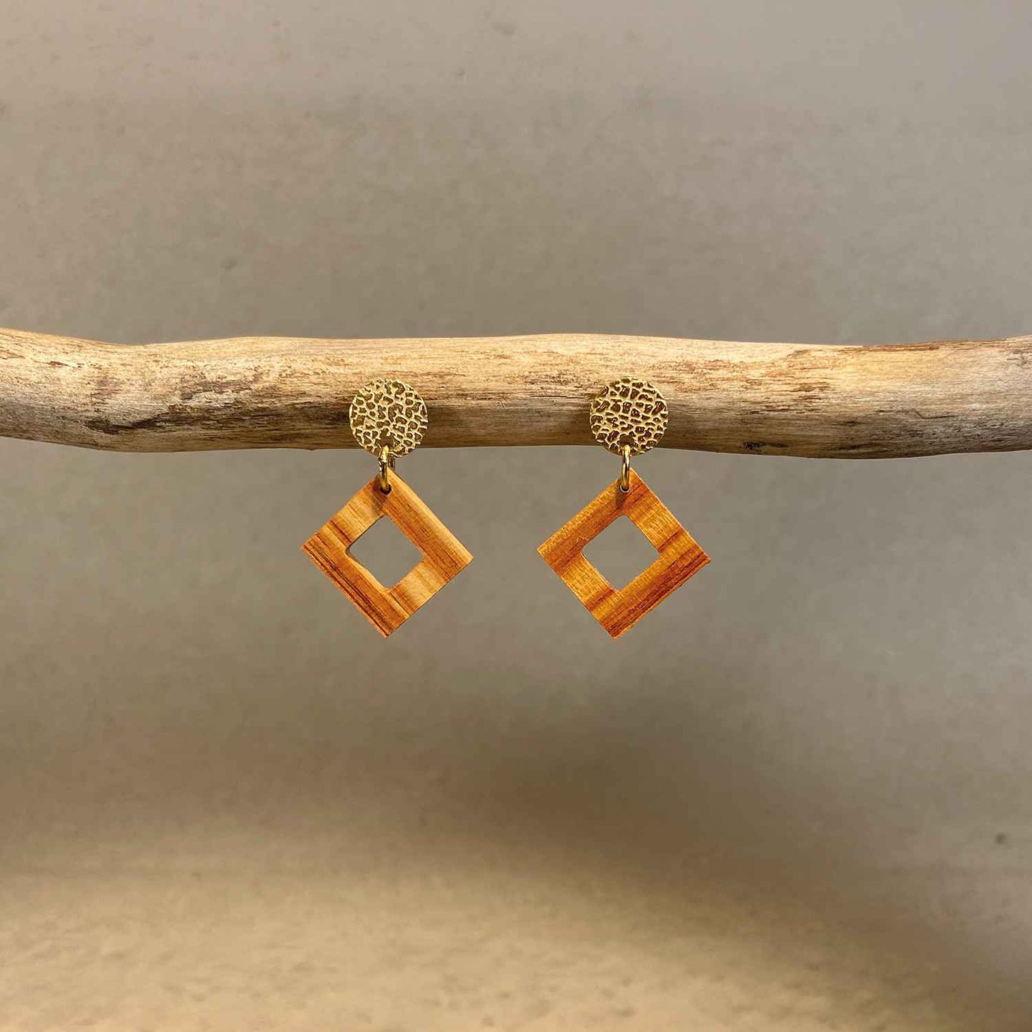 Clous carrés en bois - Dorés