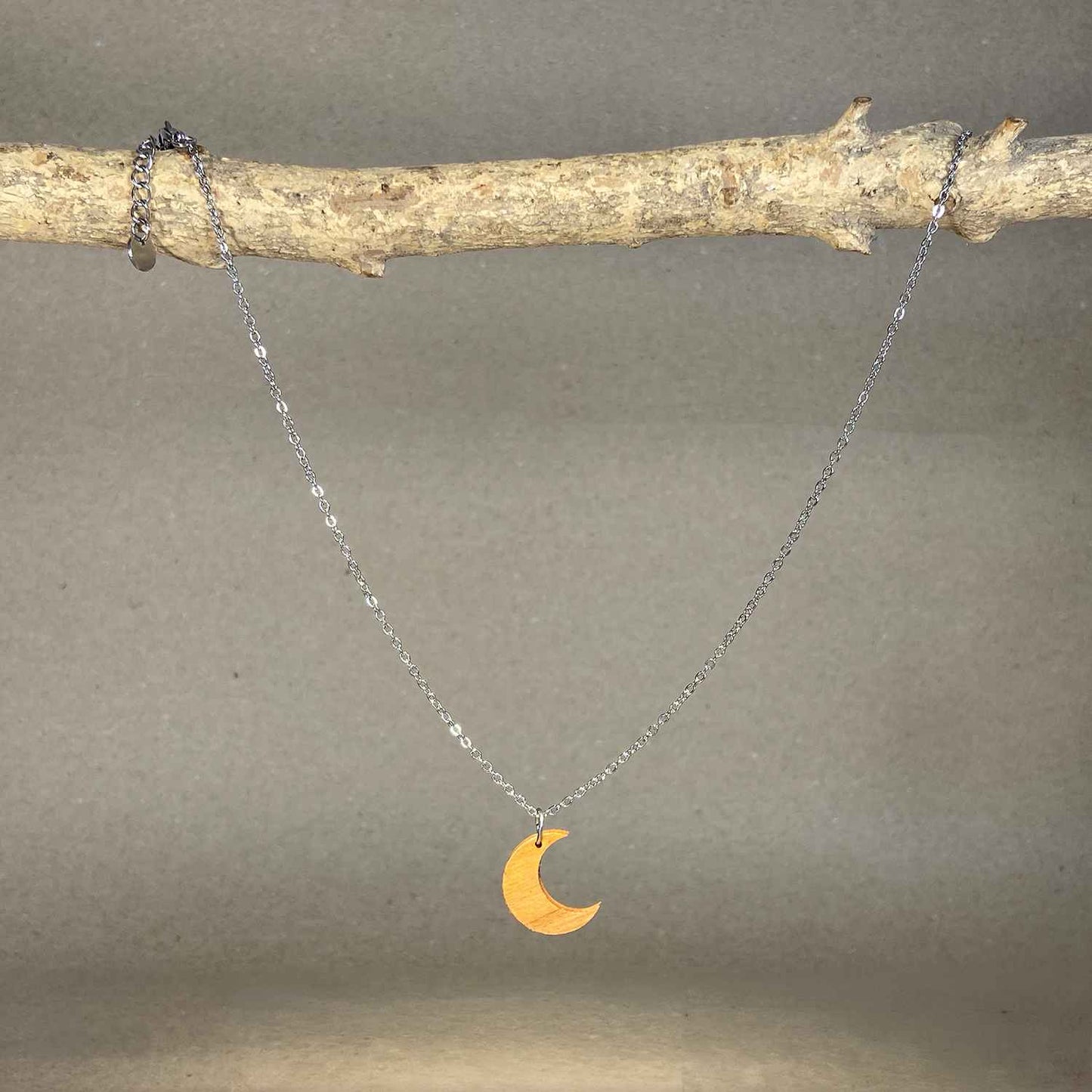 Collier demi-lune en bois - Argenté