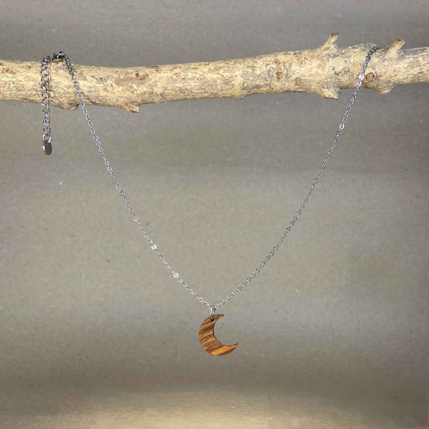 Collier demi-lune en bois - Argenté