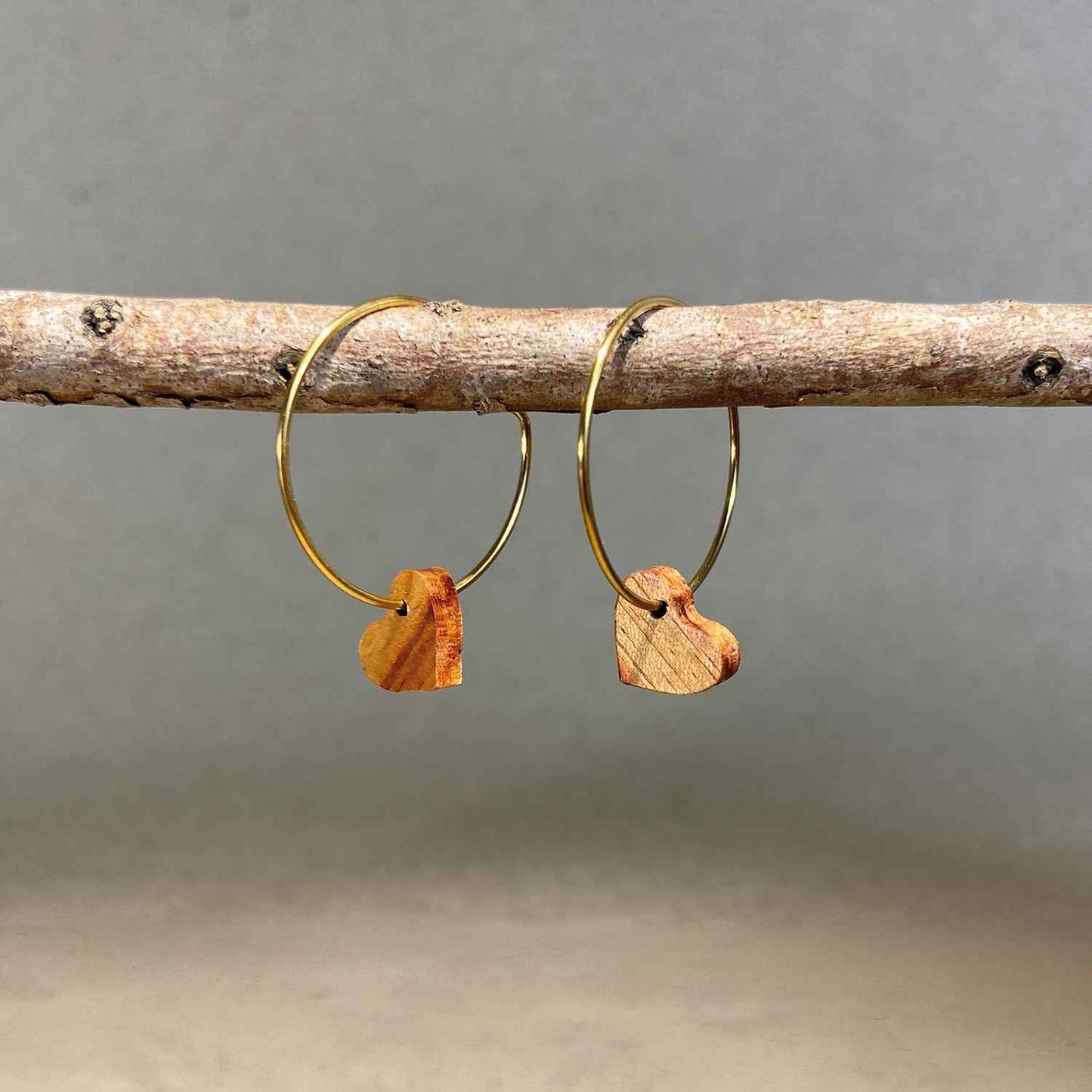 Petites créoles cœur en bois - Dorées