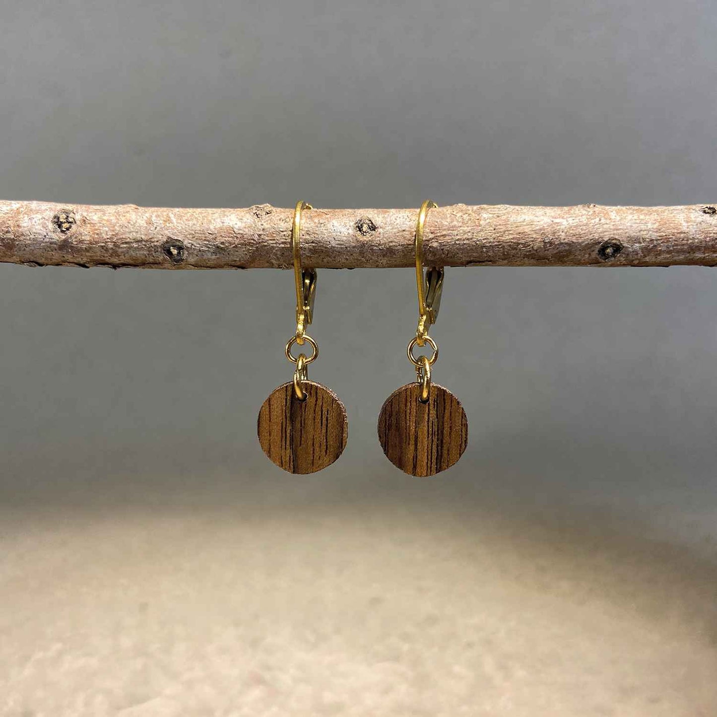 Pendientes de madera redondos - Dorados