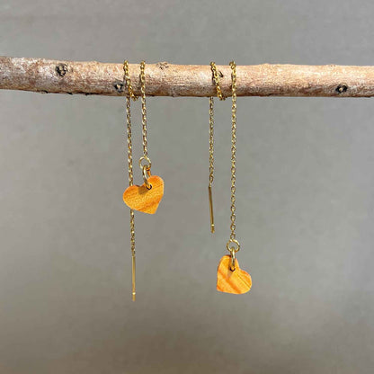boucles d'oreilles chainettes multi-positions coeur femme en bois de rose et acier doré, suspendues à une branche, fabrication artisanale française, racines artisanat