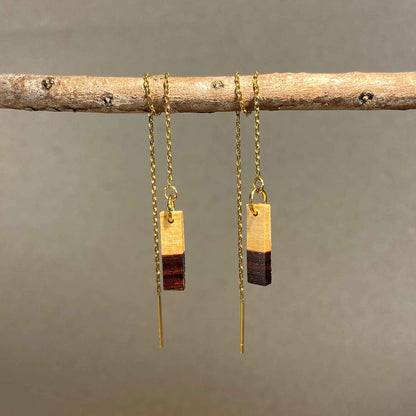 boucles d'oreilles chainettes multi-positions femme en aubier du bois de violette et acier doré, suspendues à une branche, fabrication artisanale française, racines artisanat